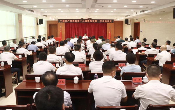 县委书记.jpg 县委书记.jpg