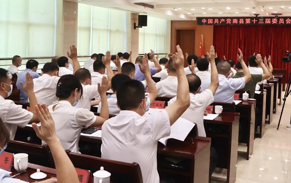 县委书记2.jpg 县委书记2.jpg