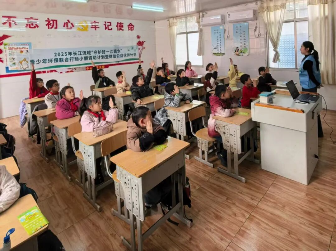 �������أ��Ϻ�������ͯ�� һ����ˮ���ػ�